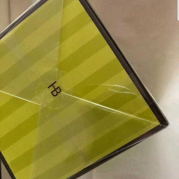 Apple Crisp Signature Henri Bendel Luxury Candle - Picture 5 of 5